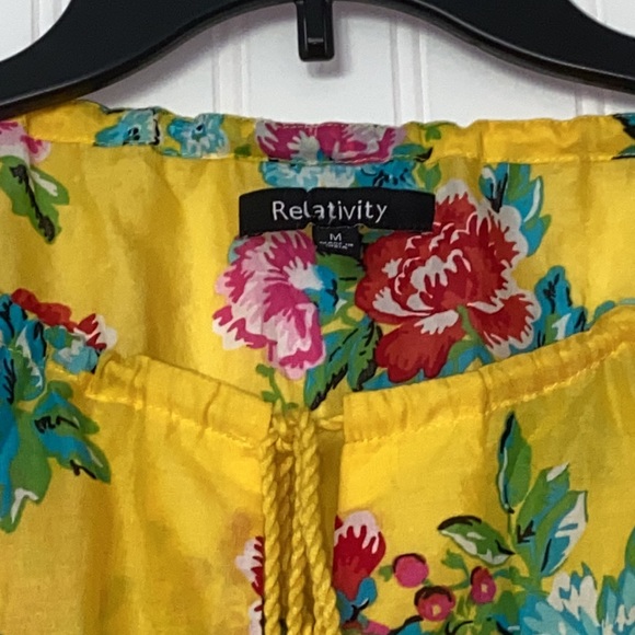 Relativity Yellow Floral Eyelet Peplem Top Medium - Picture 4 of 6